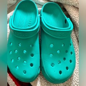 Turquoise crocs. Men’s size 9 women’s size 11. Gently worn